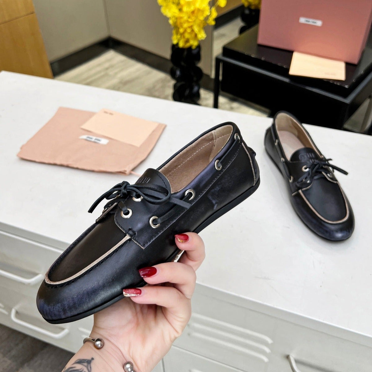 Lace-up Retro Loafers Black Cowhide