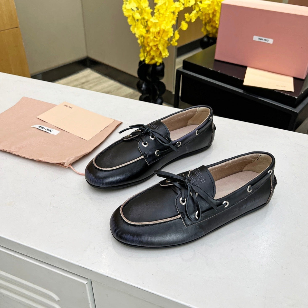 Lace-up Retro Loafers Black Cowhide