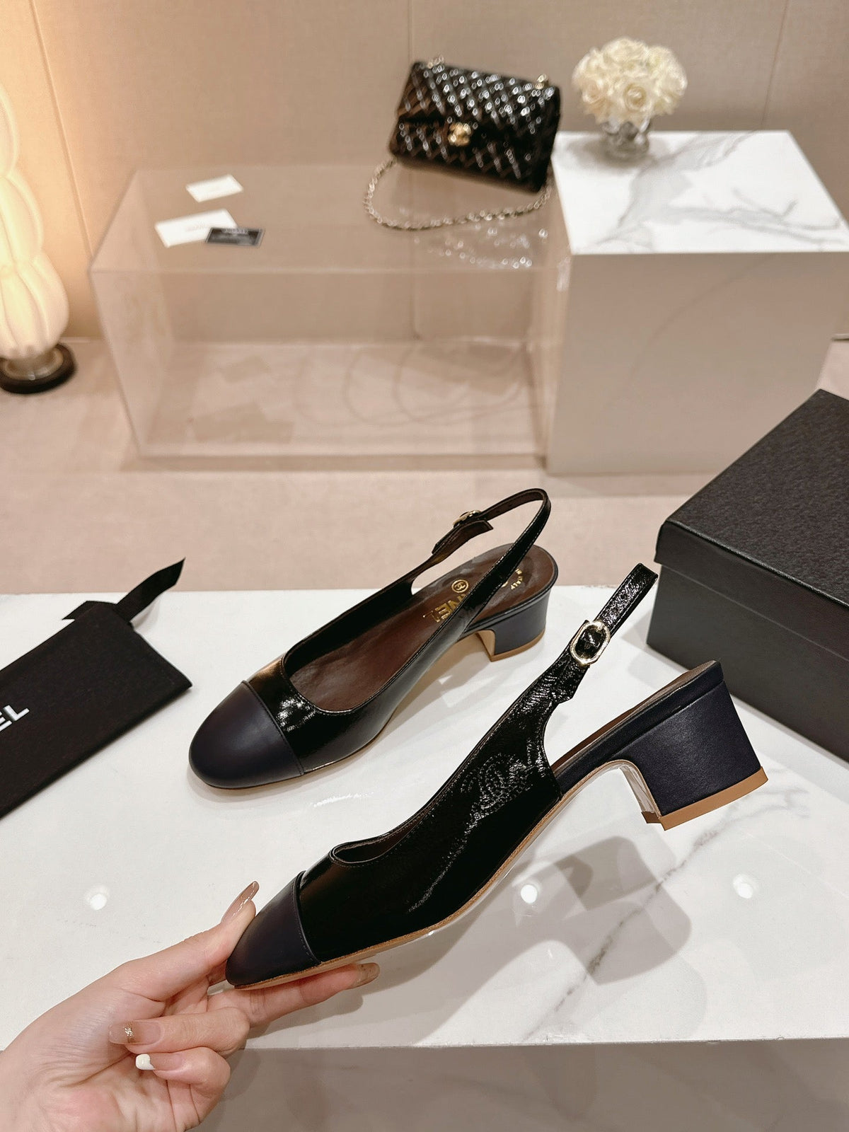 SLINGBACKS IN BLACK SHEEPSKIN