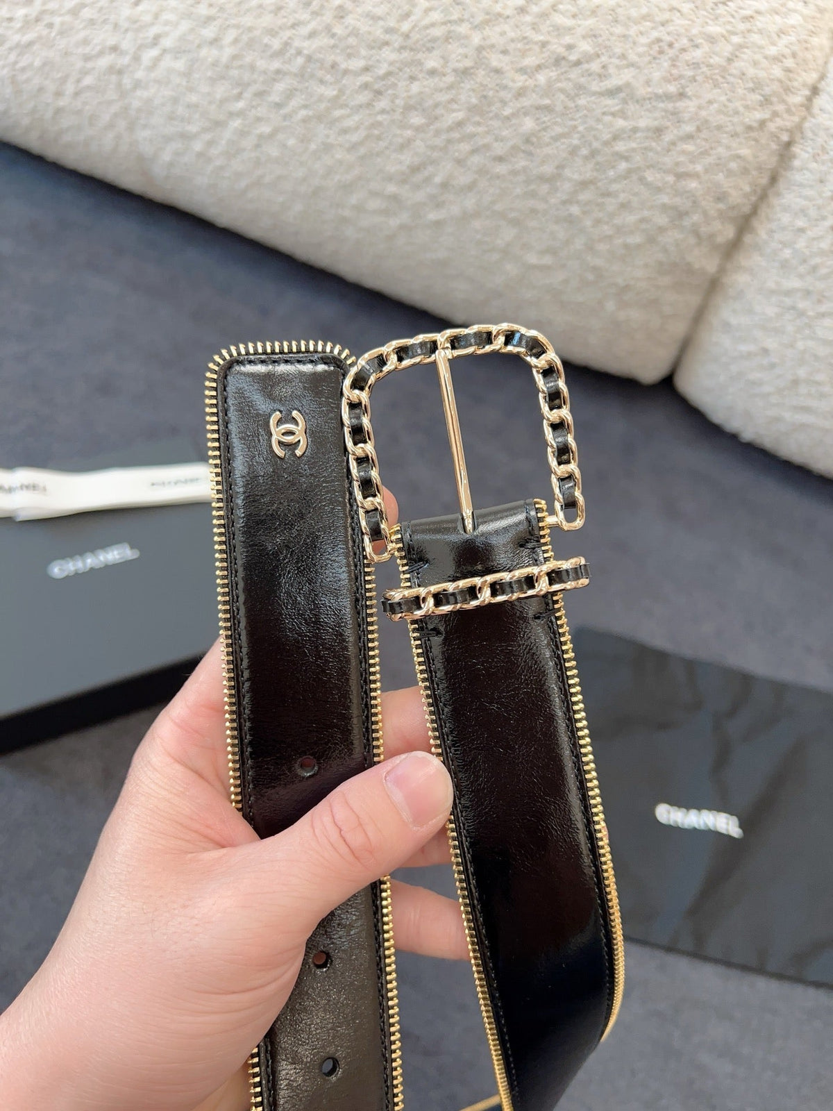 BELT 40MM IN BLACK CALFSKIN WITH INTERWOVEN CHAIN BUCKLE ZIPPER IN TRIM GOLD HARDWARE
