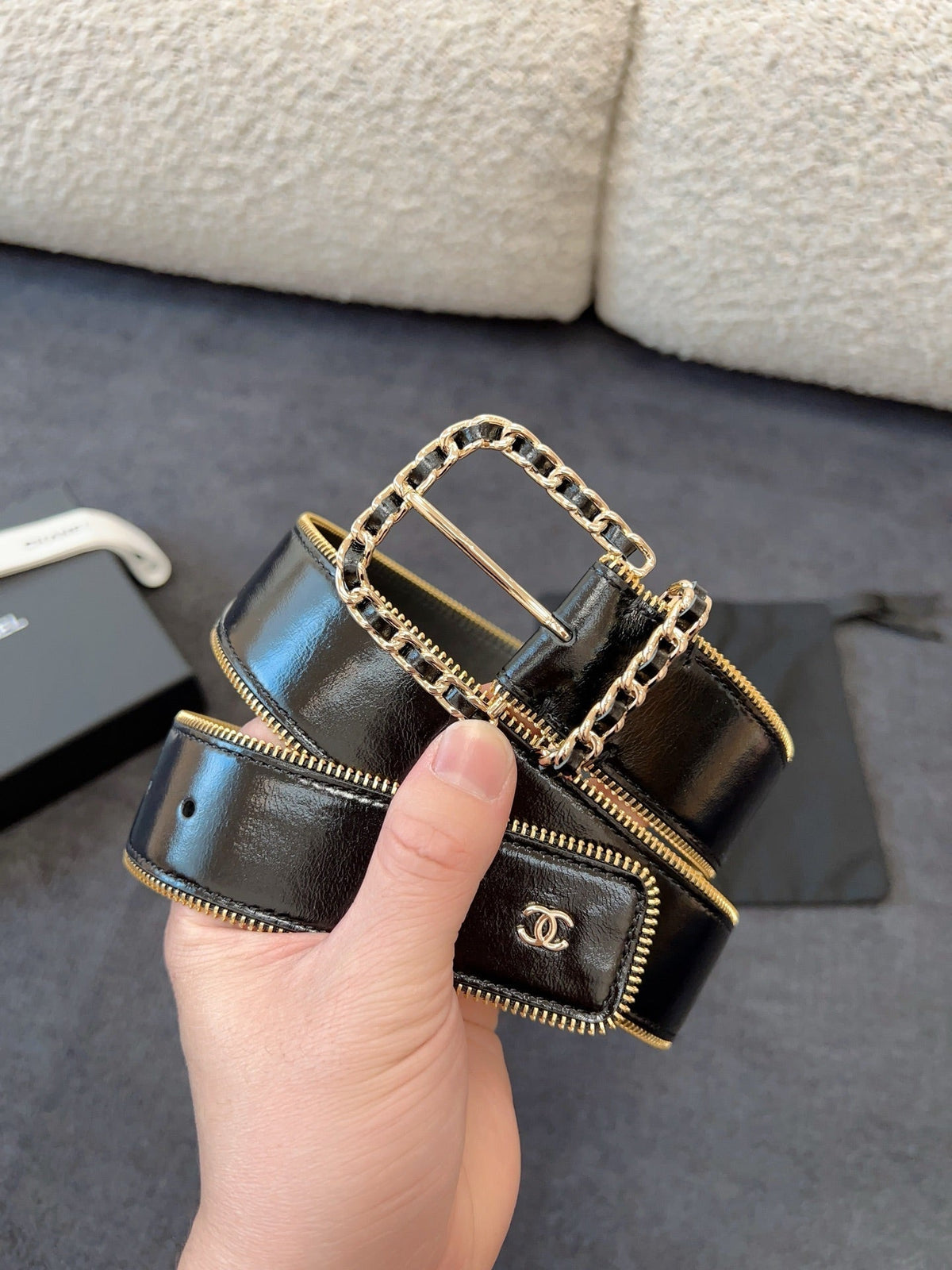 BELT 40MM IN BLACK CALFSKIN WITH INTERWOVEN CHAIN BUCKLE ZIPPER IN TRIM GOLD HARDWARE
