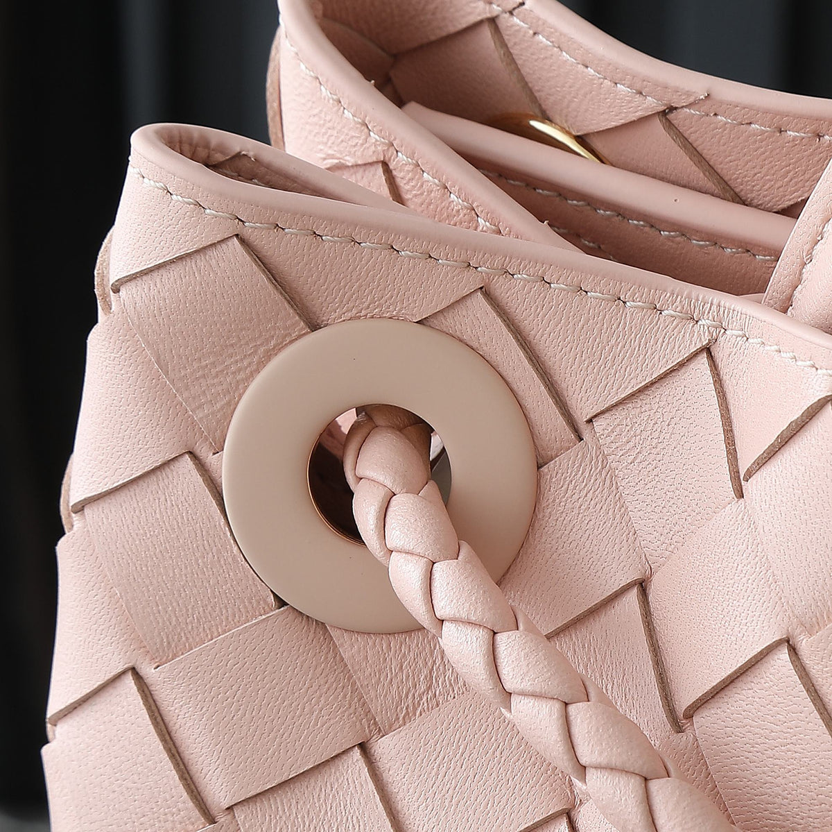 MEDIUM ANDIAMO 32 IN LIGHT PINK LAMBSKIN