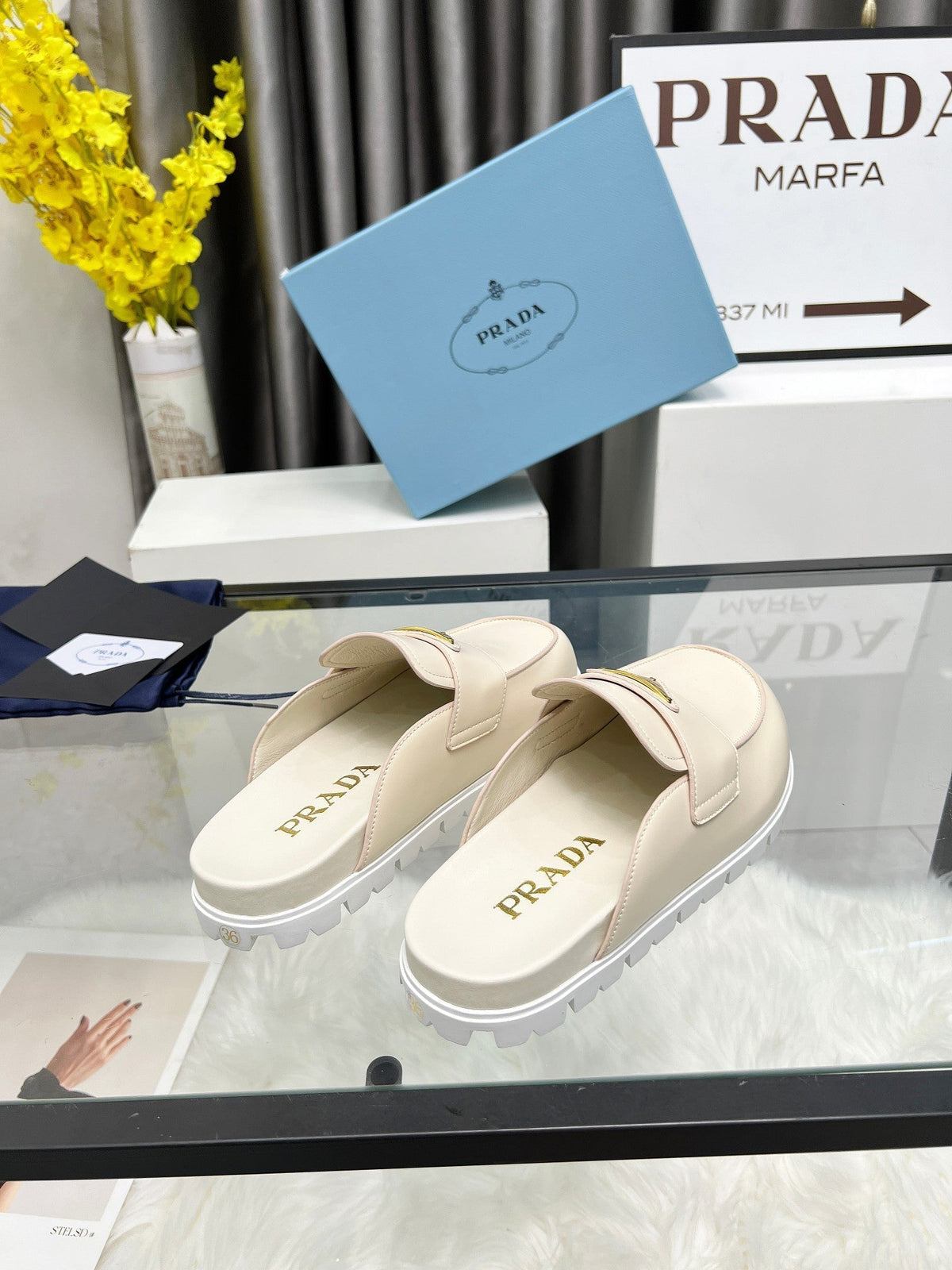 SABOTS MULES BEIGE CALFSKIN