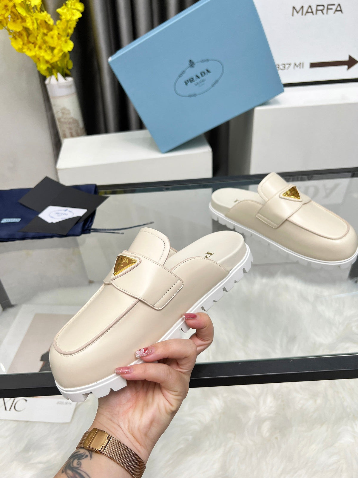 SABOTS MULES BEIGE CALFSKIN