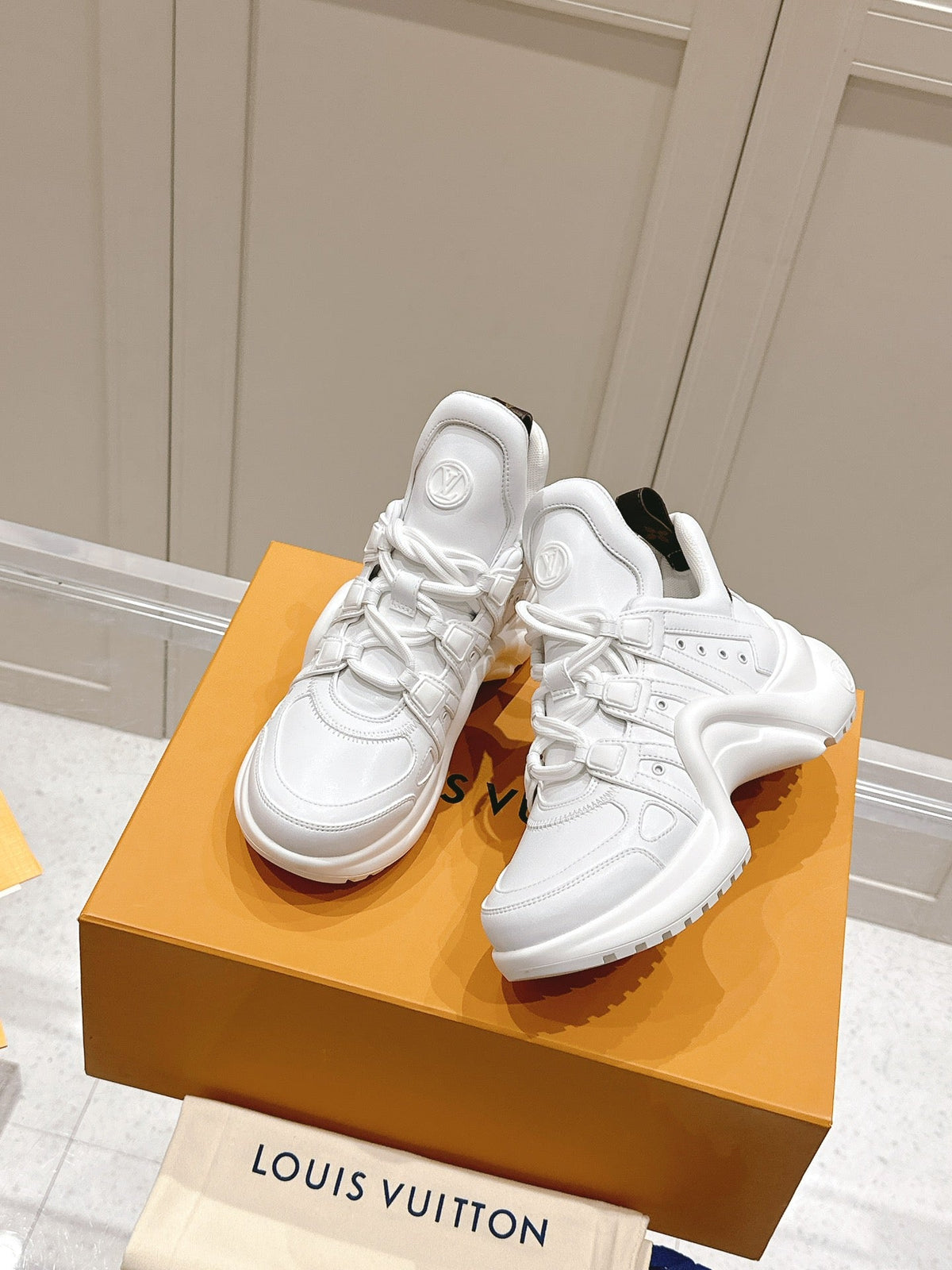 LV BARRACUDA SNEAKER IN WHITE CALFSKIN