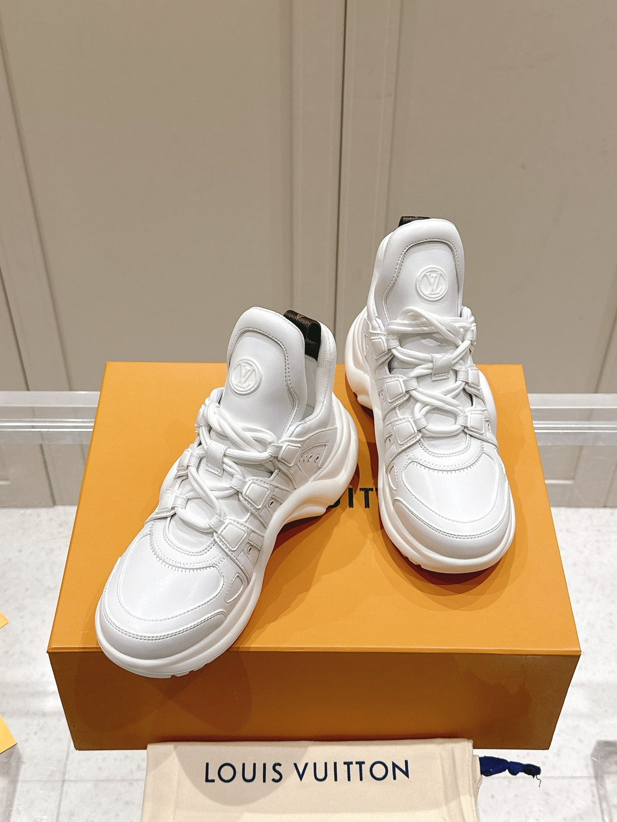 LV BARRACUDA SNEAKER IN WHITE CALFSKIN