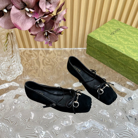 BALLET FLAT IN BLACK SUEDE WITH SILVER HARDWARE