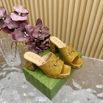 HORSEBIT SLIDE SANDAL IN GOLD MONOGRAM CANVAS AND SHEEPSKIN LINING