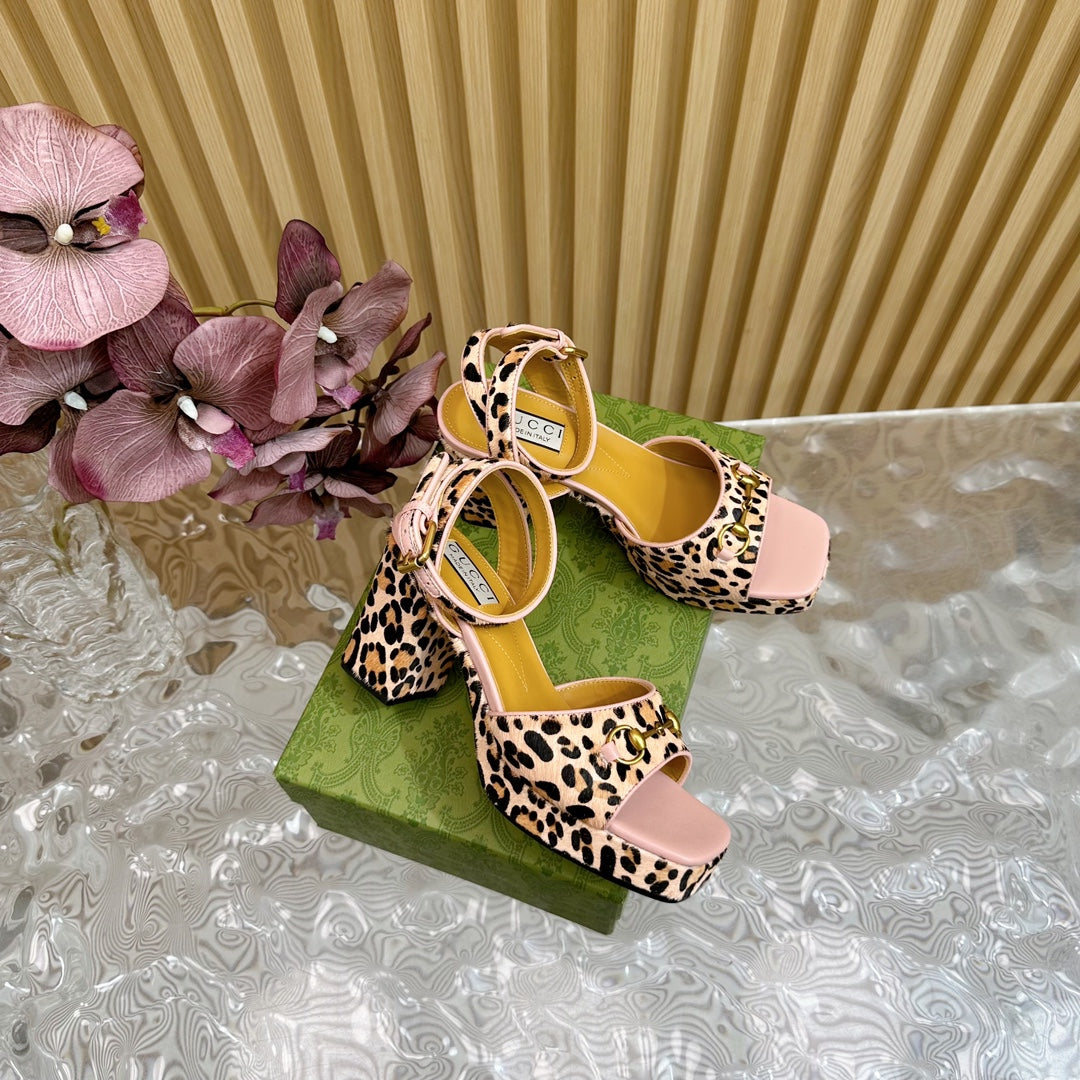 HORSEBIT HIGH-HEEL SANDAL WITH LEOPARD PRINT IN LIGHT PINK VELVET AND CALFSKIN LINING