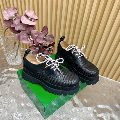 HADDOCK LACE-UP SHOE IN BLACK CALFSKIN WITH WOVEN DESIGN