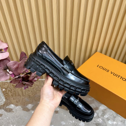 LV RECORD LOAFERS IN BLACK GLOSSY CALFSKIN