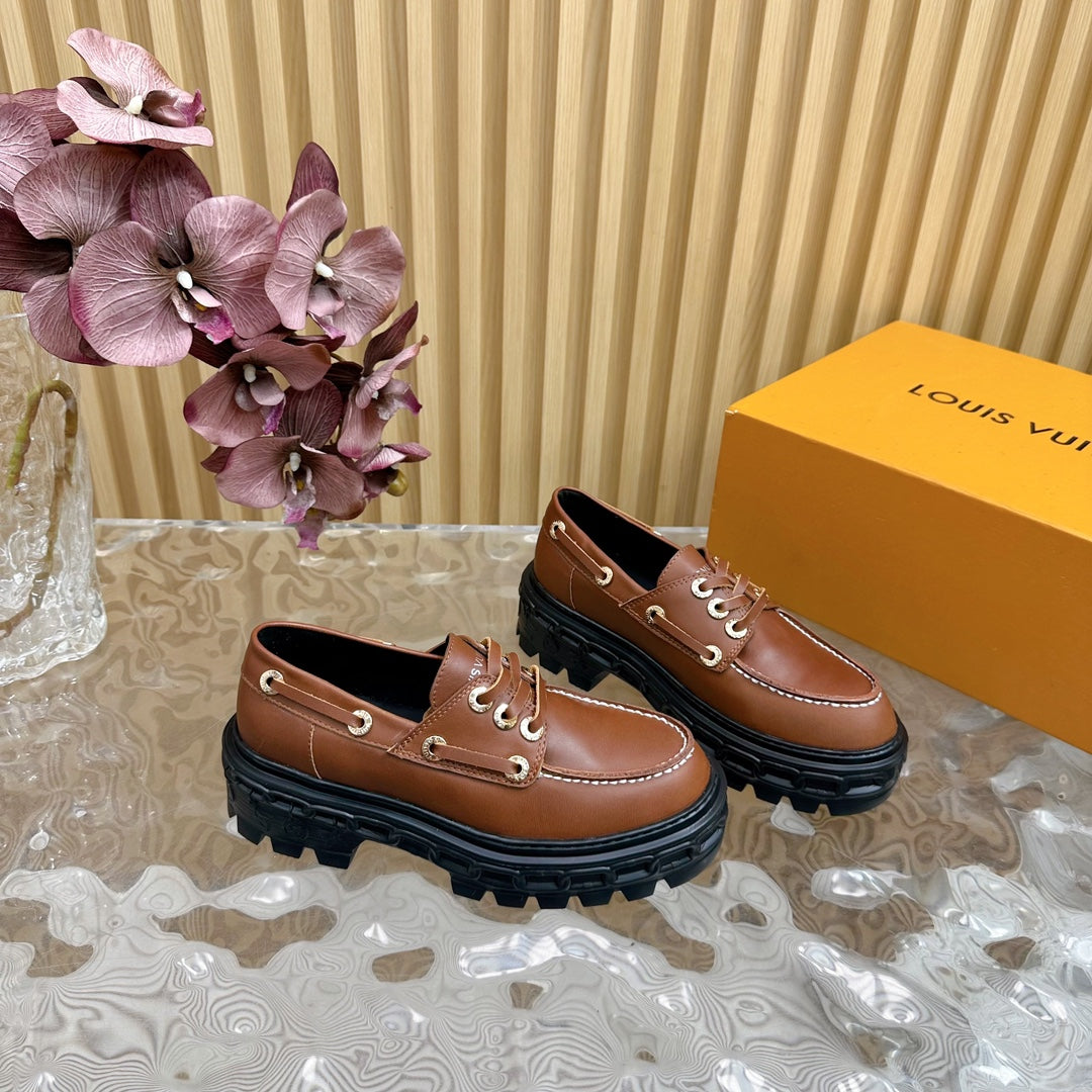 LV RECORD BOAT SHOE IN BRONZE BROWN GLOSSY CALFSKIN