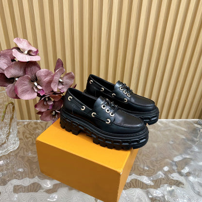 LV RECORD BOAT SHOE IN BLACK GLOSSY CALFSKIN