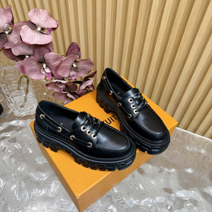 LV RECORD BOAT SHOE IN BLACK GLOSSY CALFSKIN