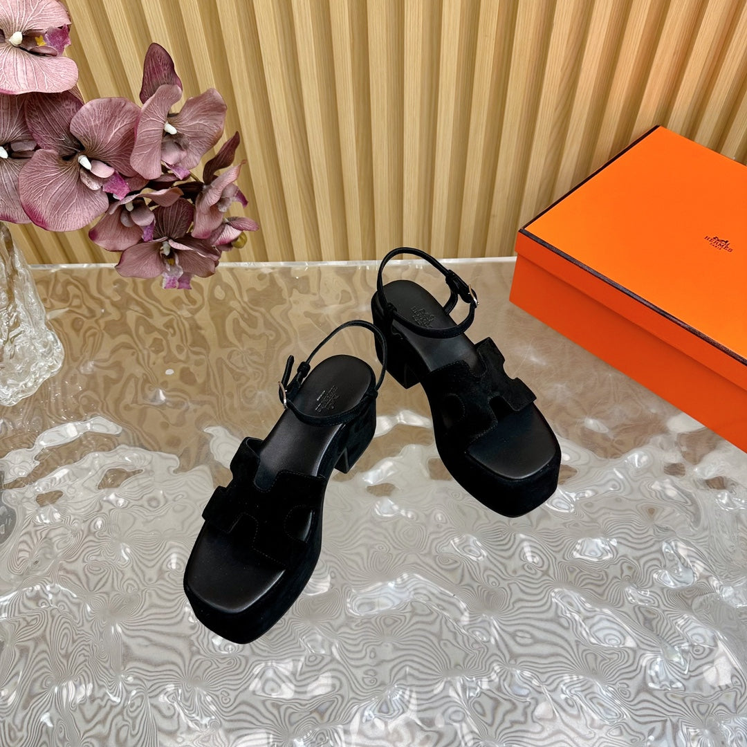 JAM 30 SANDAL IN BLACK VELVET