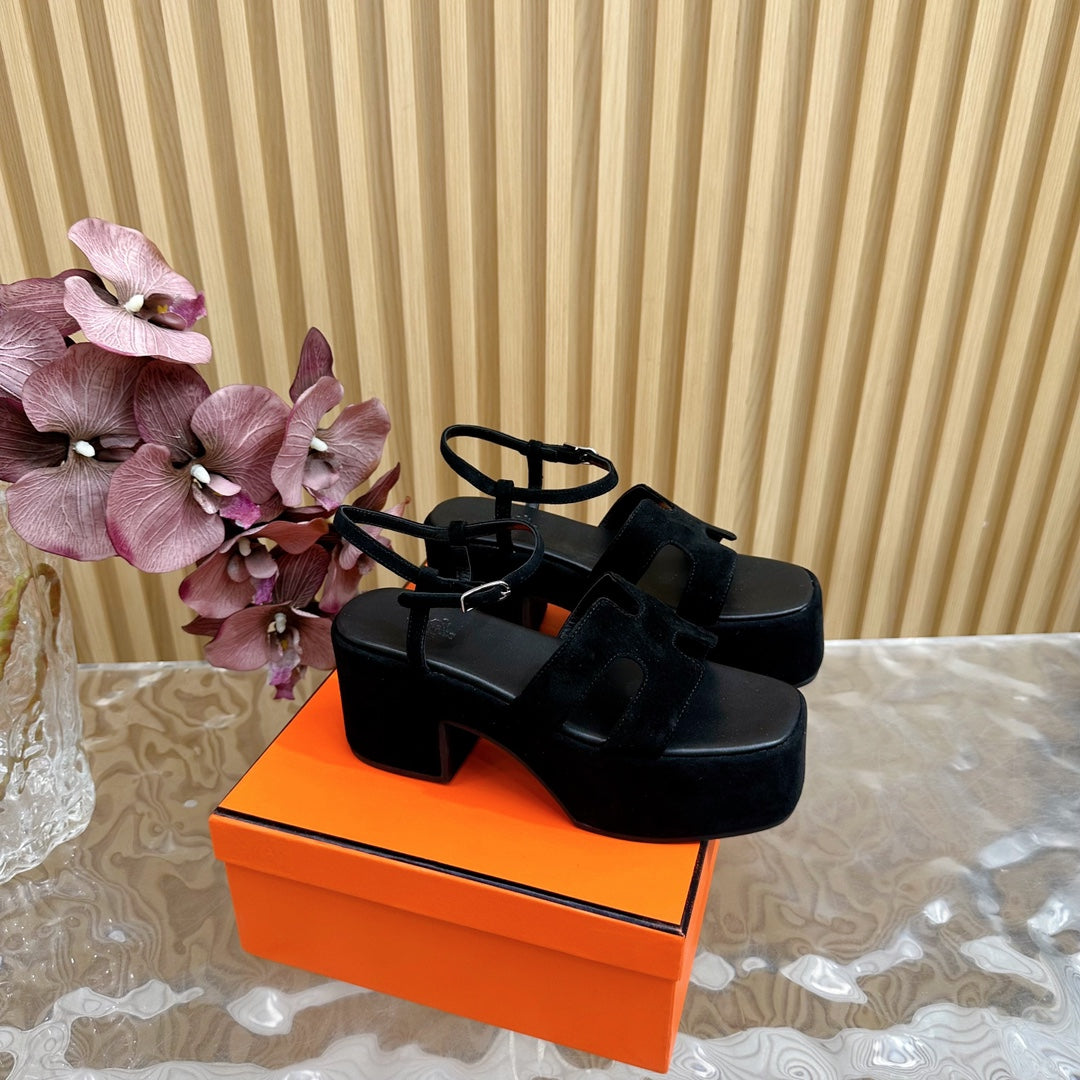 JAM 30 SANDAL IN BLACK VELVET