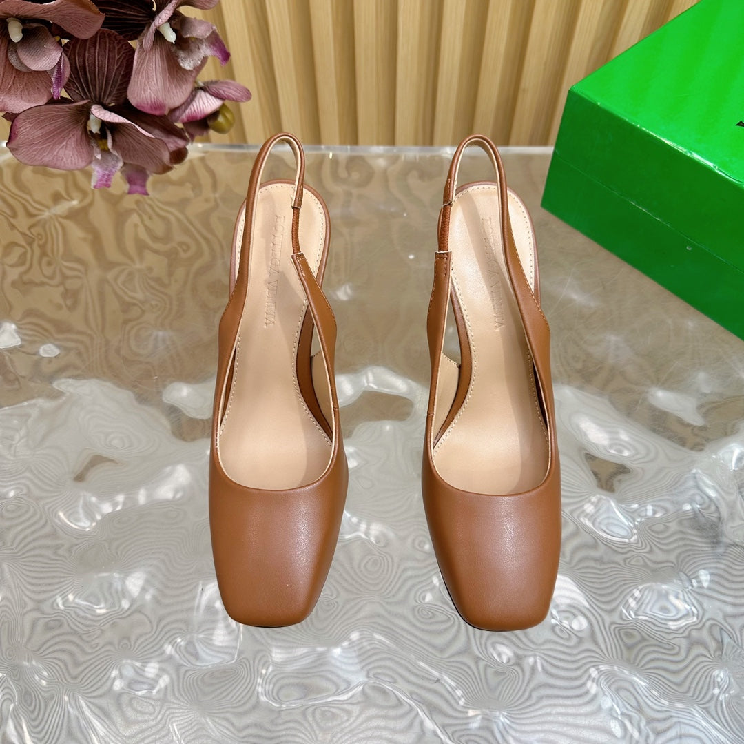 KNOT PUMP 9 CM IN BRONZE BROWN CALFSKIN WITH GOLD FINISHED METAL HEEL
