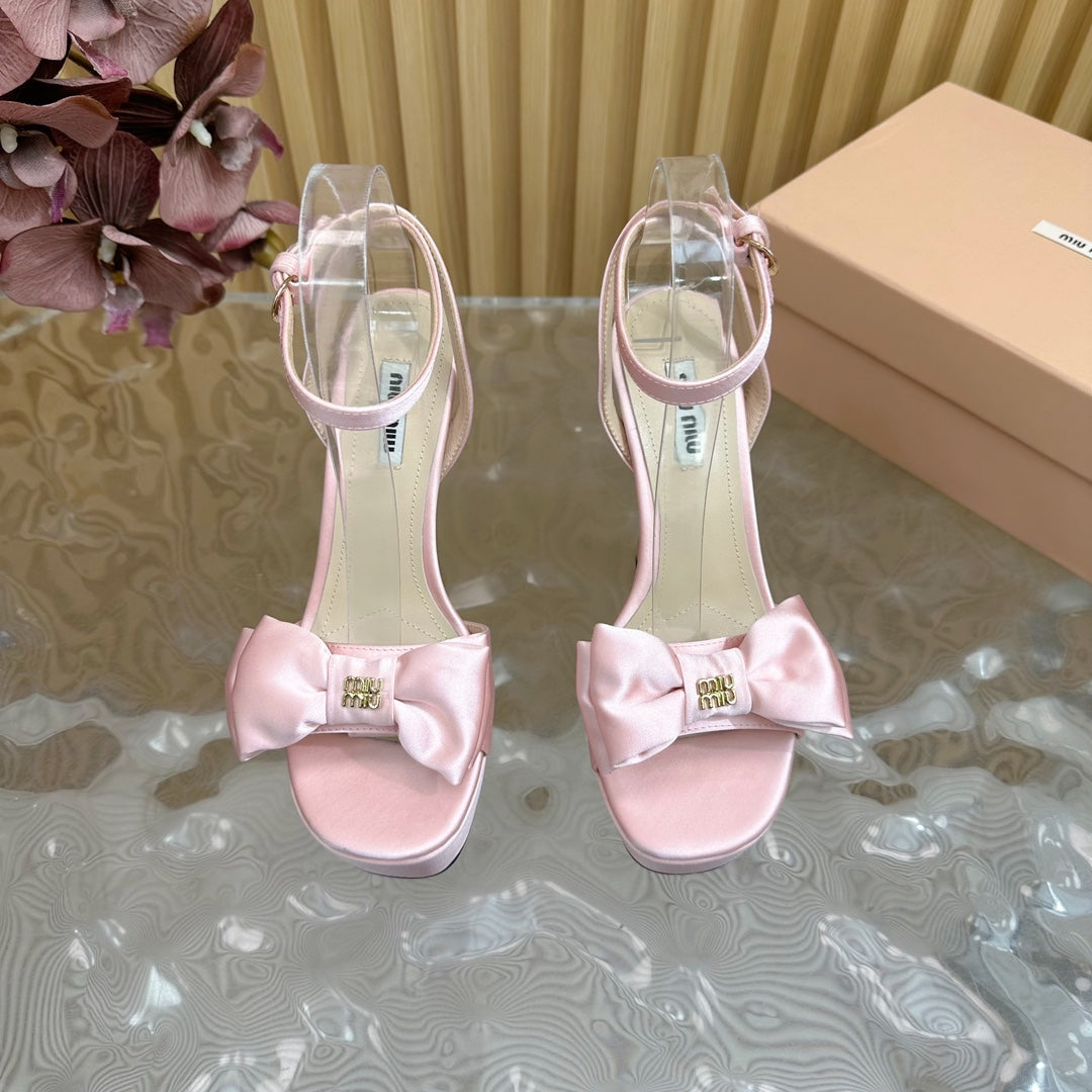 HIGH BOW PLATFORM IN LIGHT PINK SILK