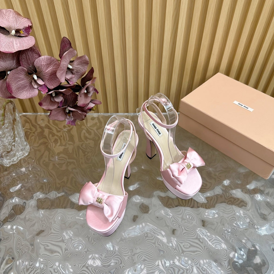 HIGH BOW PLATFORM IN LIGHT PINK SILK