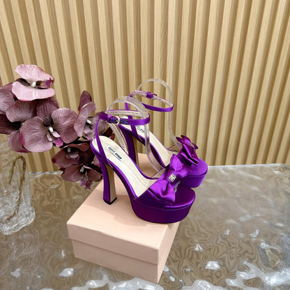 HIGH BOW PLATFORM IN VIOLET SILK