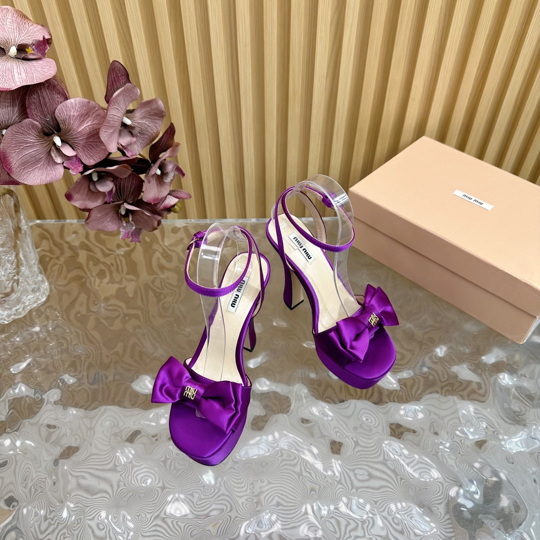 HIGH BOW PLATFORM IN VIOLET SILK