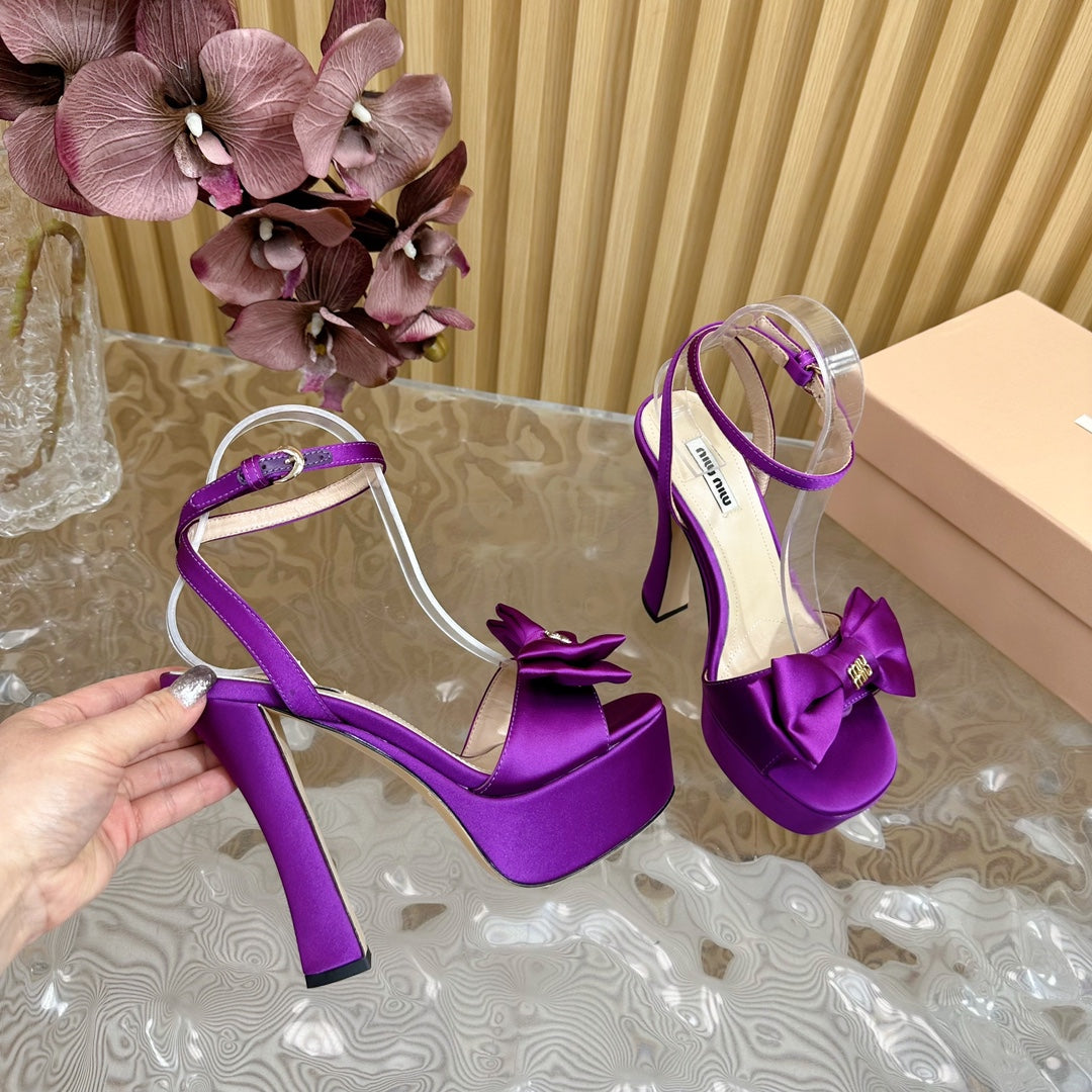 HIGH BOW PLATFORM IN VIOLET SILK