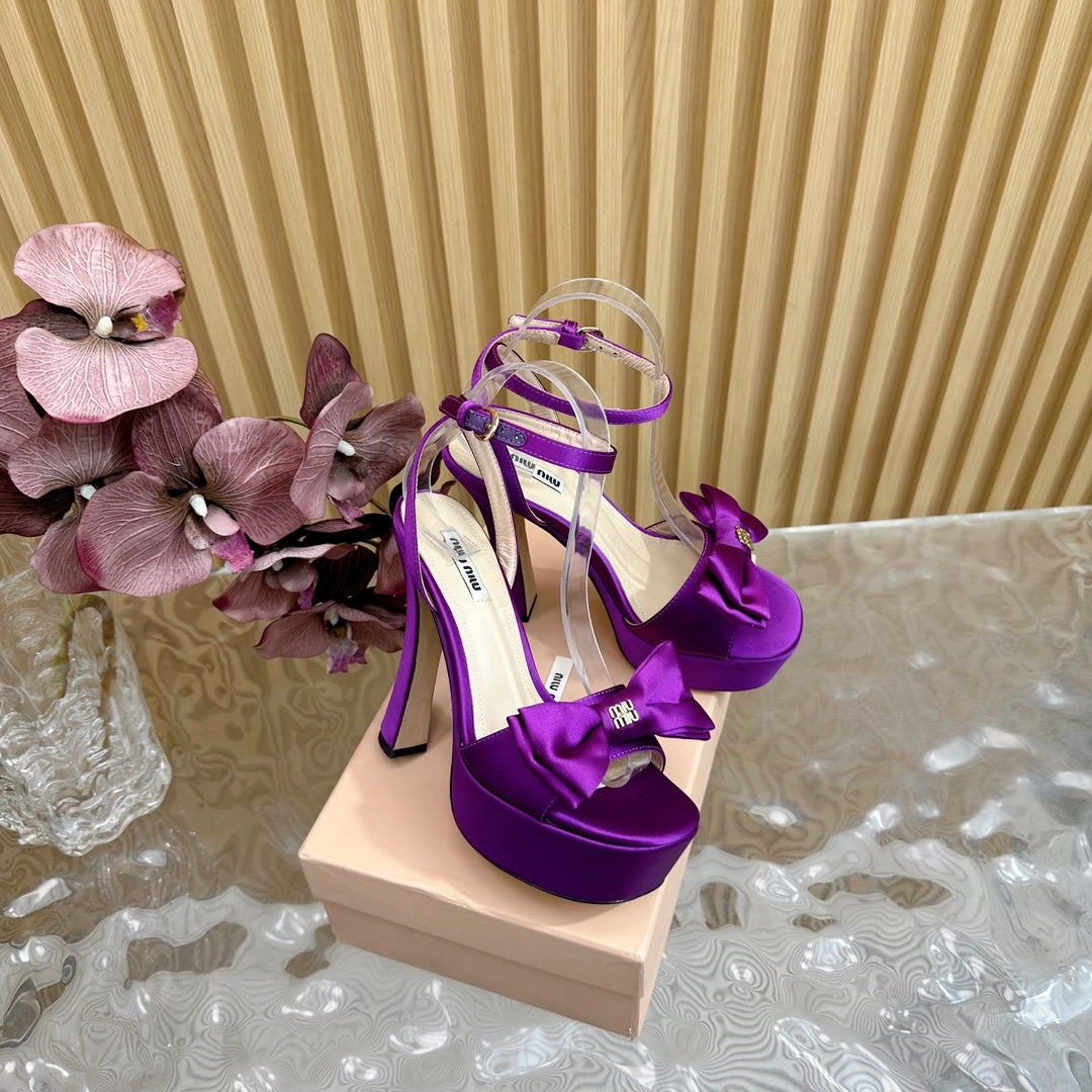 HIGH BOW PLATFORM IN VIOLET SILK