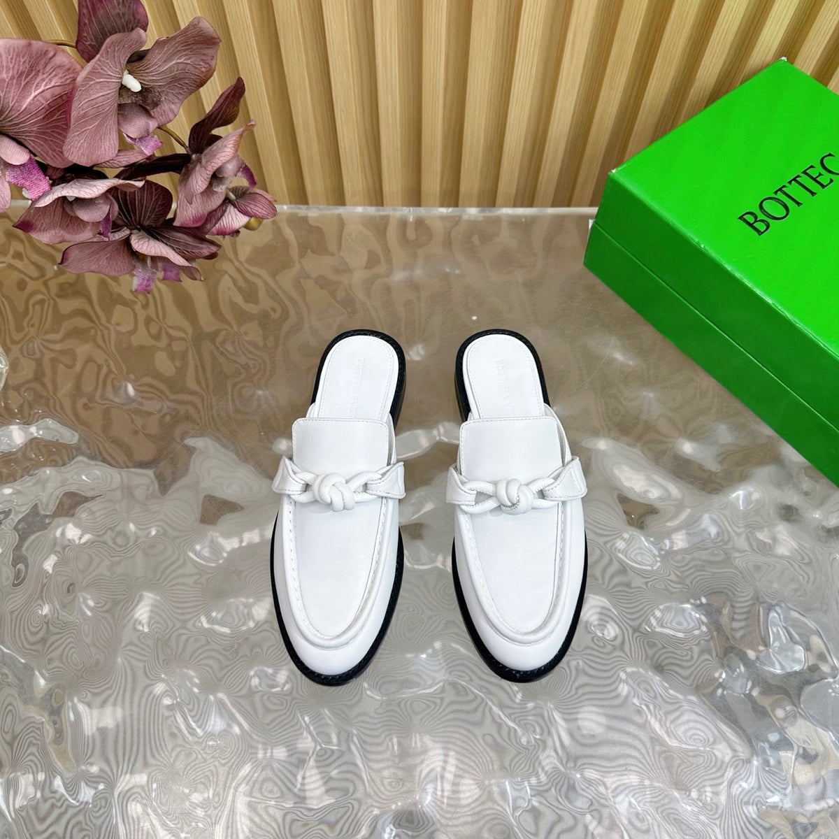 OPEN-BACK LOAFER REALISED IN WHITE SOLF CALFSKIN
