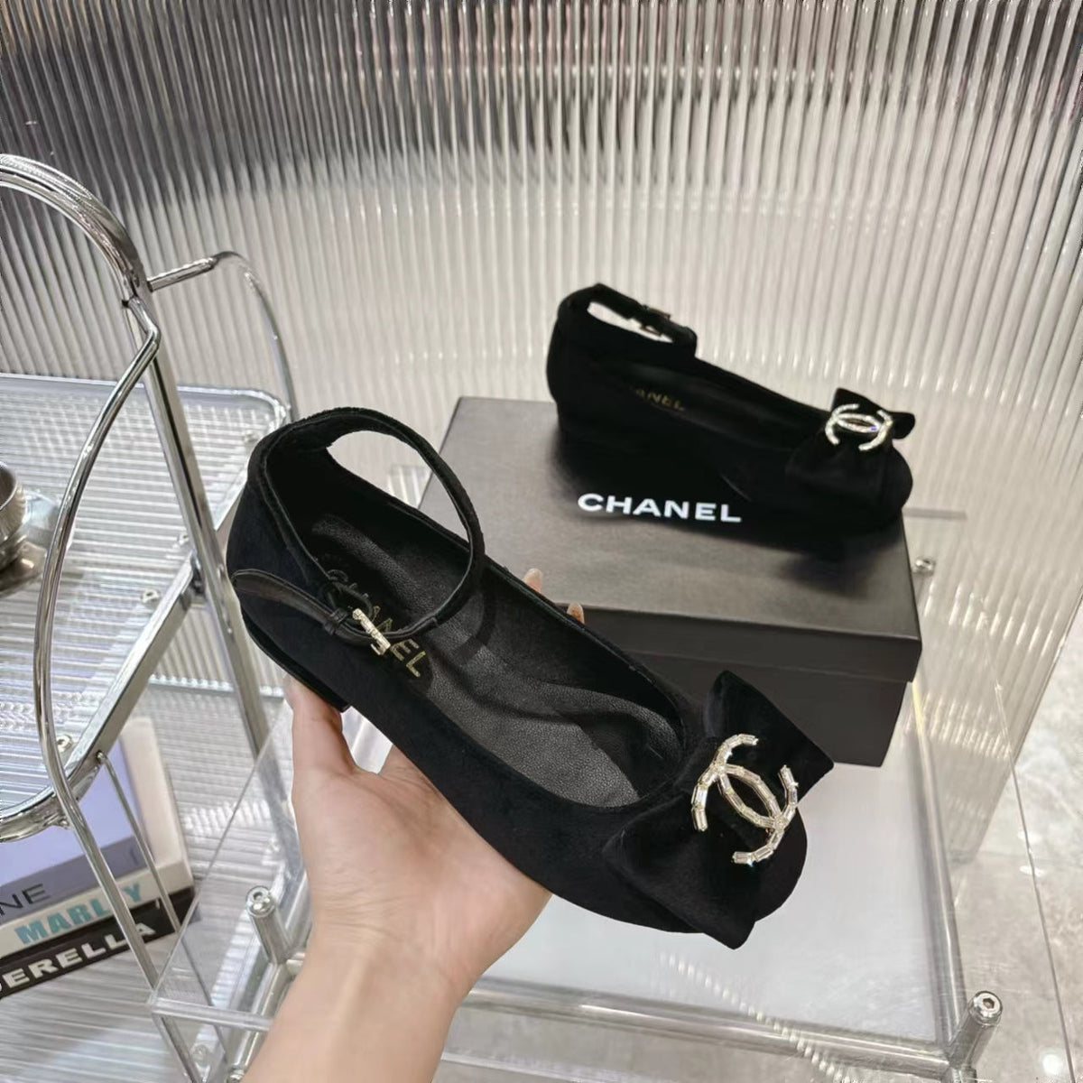BOW MARY JANE SHOES IN BLACK VELVET