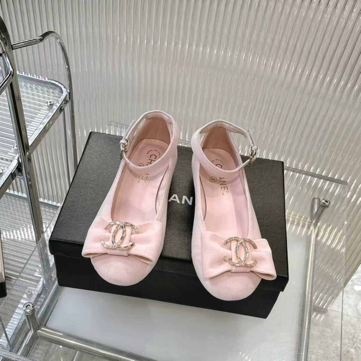 BOW MARY JANE SHOES IN PASTEL PINK VELVET