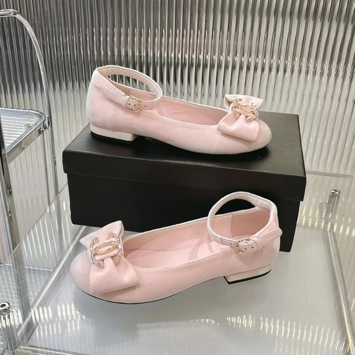 BOW MARY JANE SHOES IN PASTEL PINK VELVET