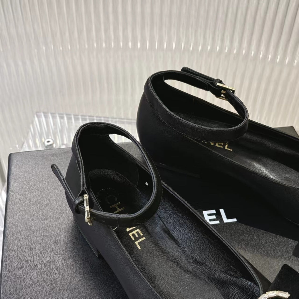 BOW MARY JANE SHOES IN BLACK LAMBSKIN