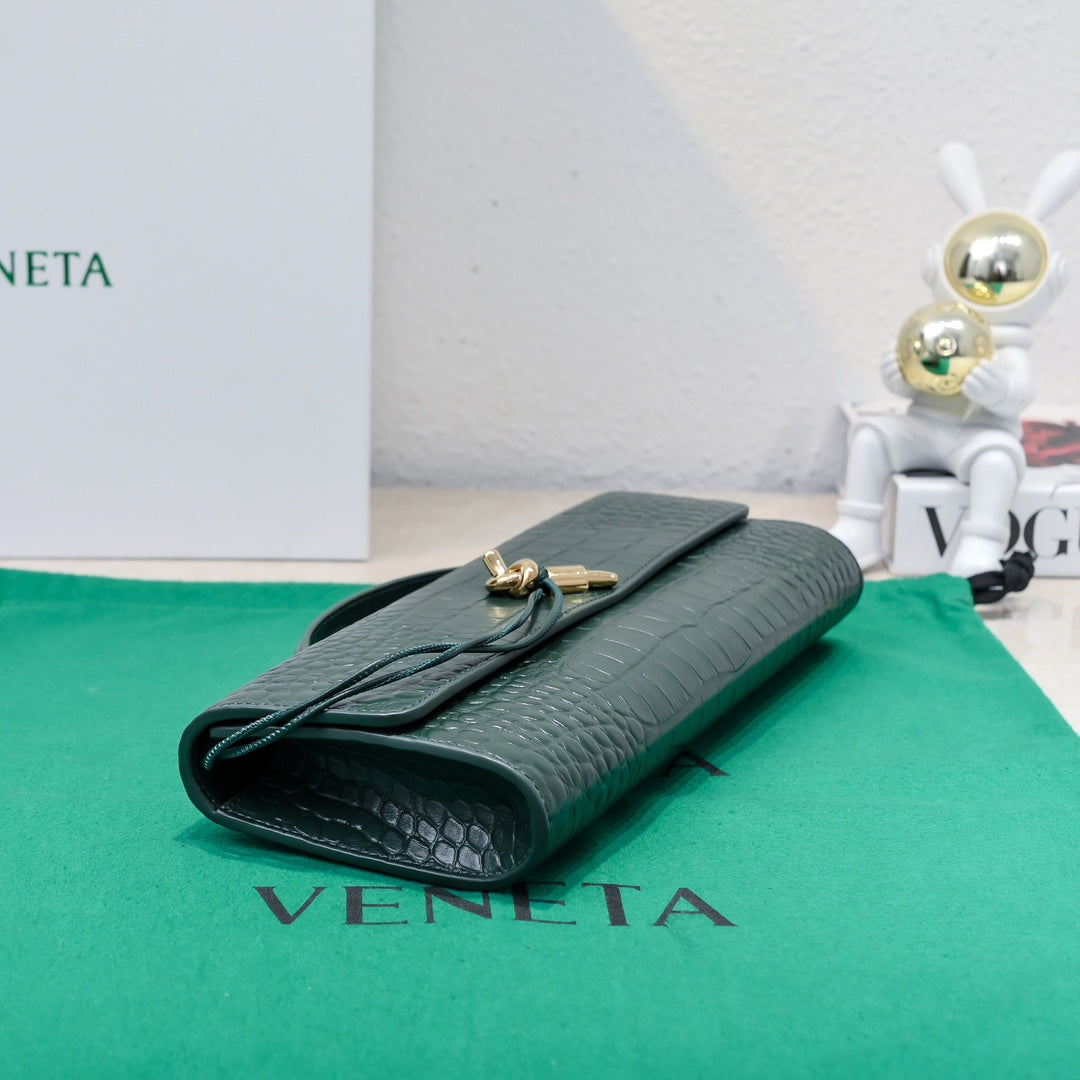 BV Long Clutch Andiamo 31 Dark Green Crocodile Calfskin Ghw
