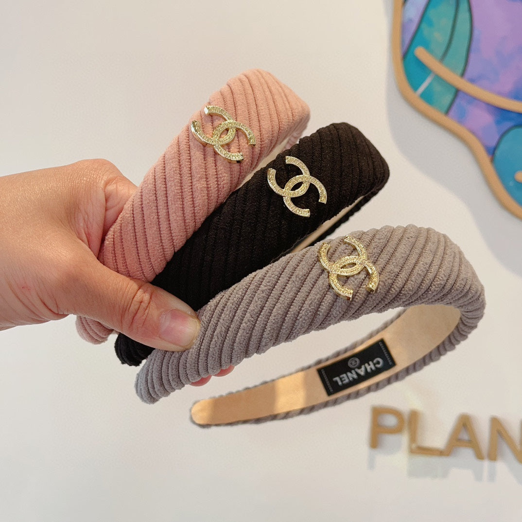 LIGHT PINK FABRIC HAIRBAND WITH GOLD LOGO 414436