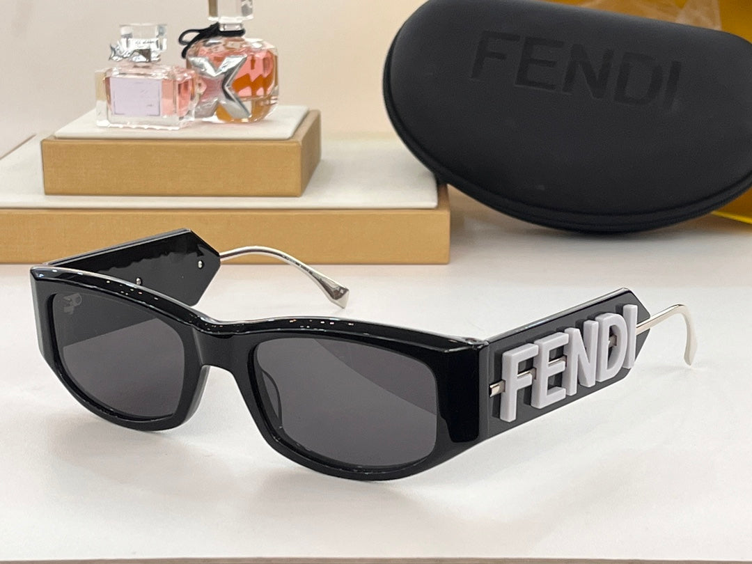 EMBOSSED LOGO ROMA RECTANGULAR FRAME SUNGLASSES FE40108U IN ACETATE