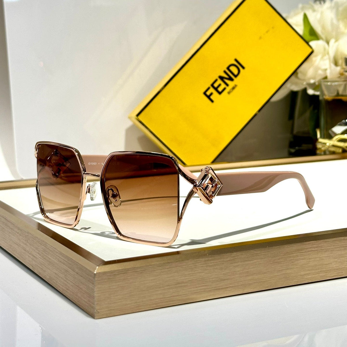 OVERSIZED FF DIAMONDS SQUARE FRAME SUNGLASSES FE40151U IN METAL