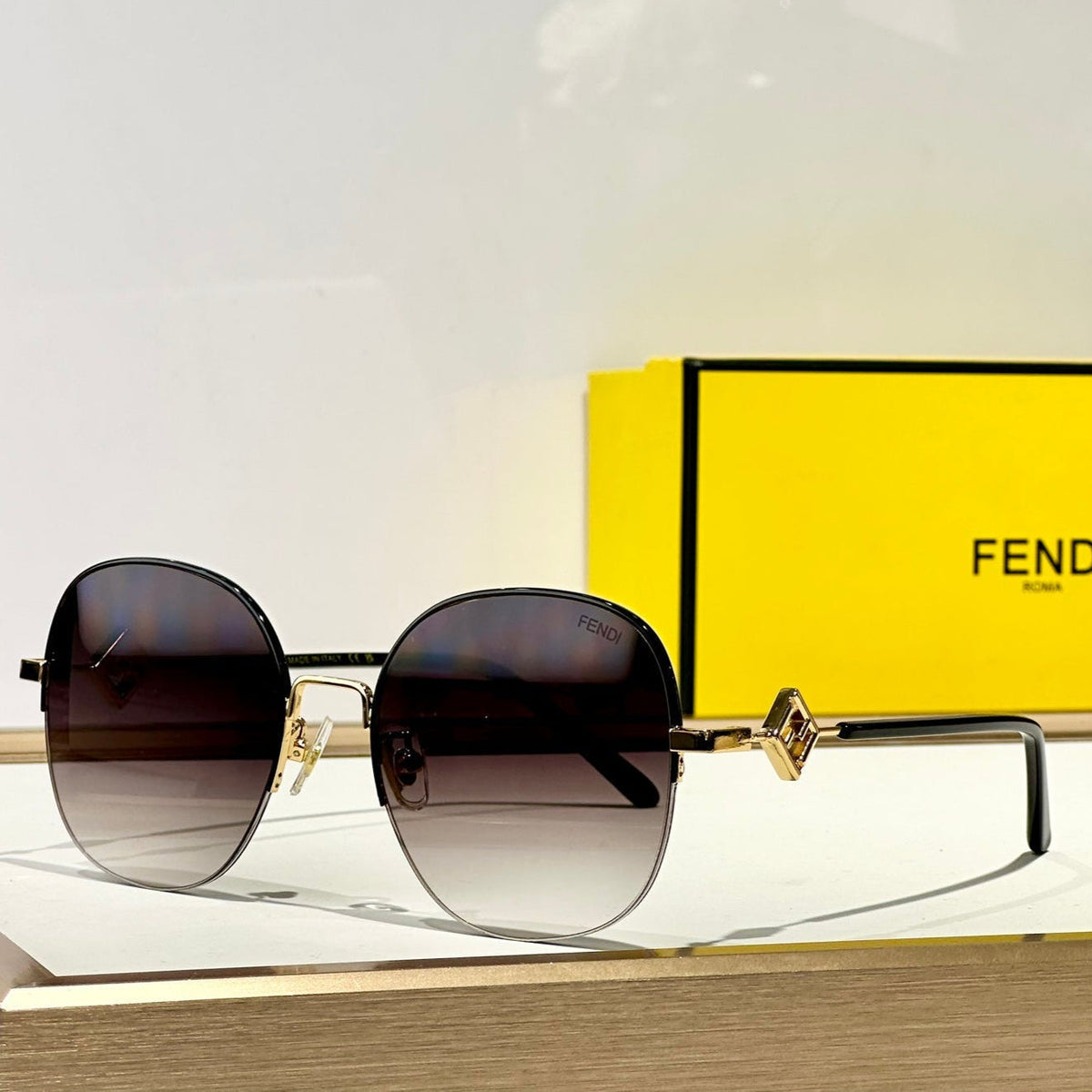 TRAVEL ROUND FRAME SUNGLASSES FD8136 IN METAL