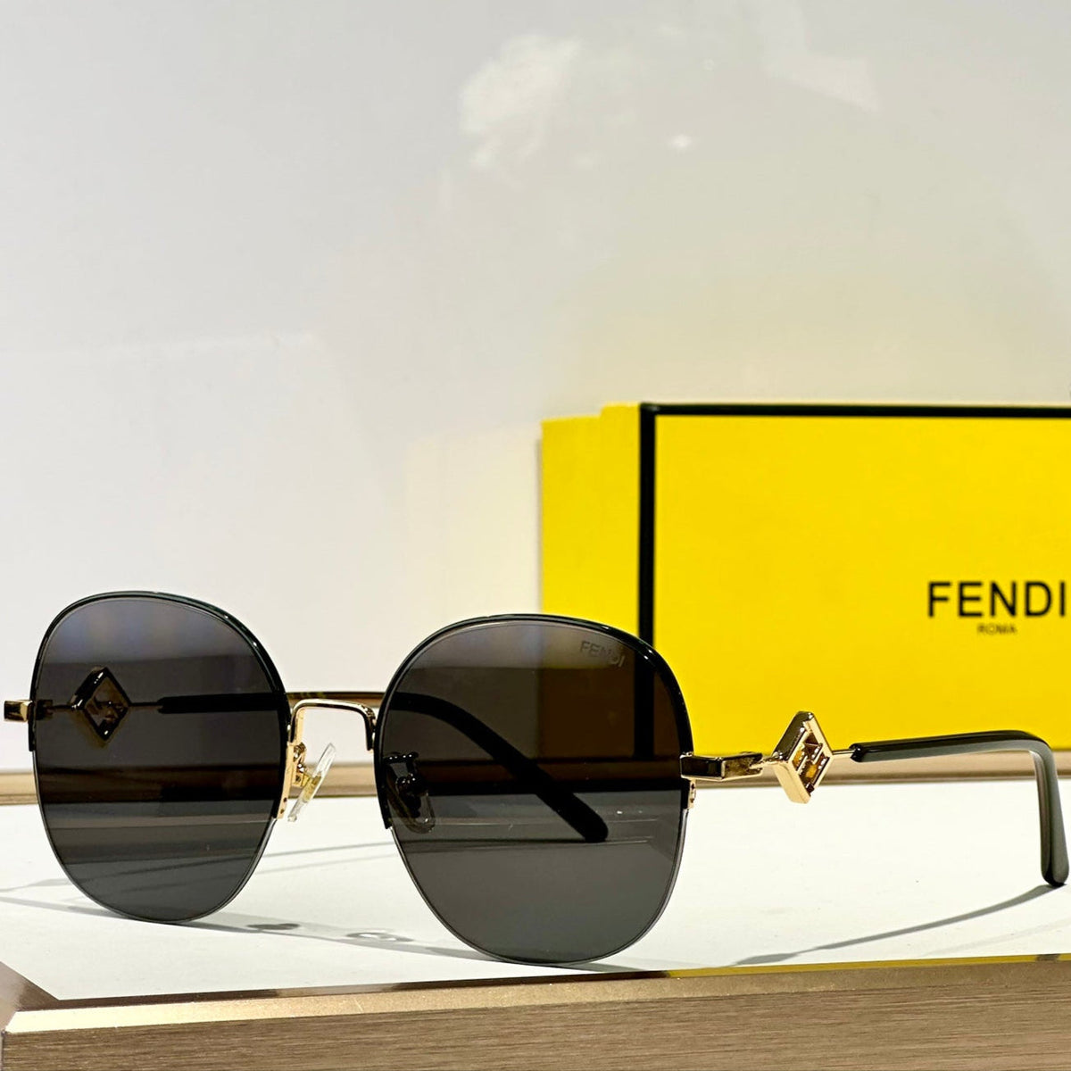 TRAVEL ROUND FRAME SUNGLASSES FD8136 IN METAL