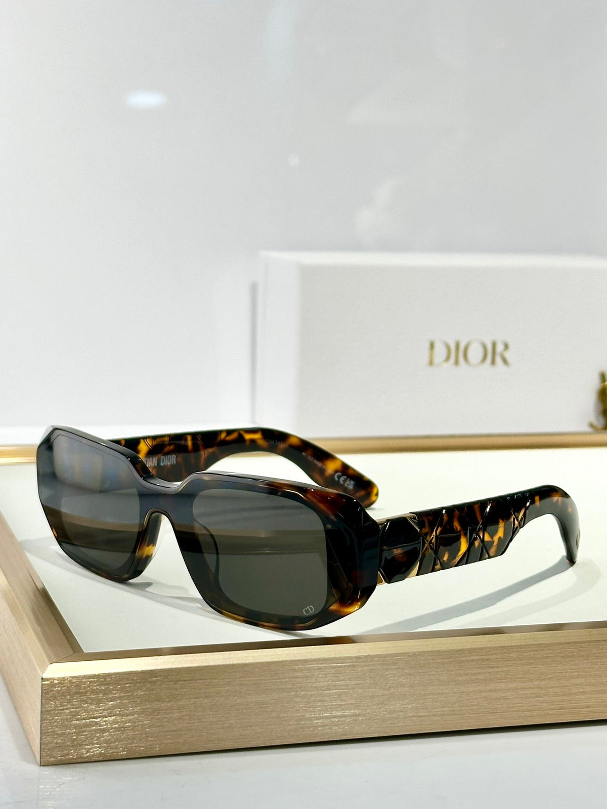 MONTAIGNE SUNGLASS LABY99.22 A3I IN ACETATE