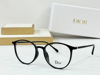 MONTAIGNE SUNGLASS CD S17F IN ACETATE