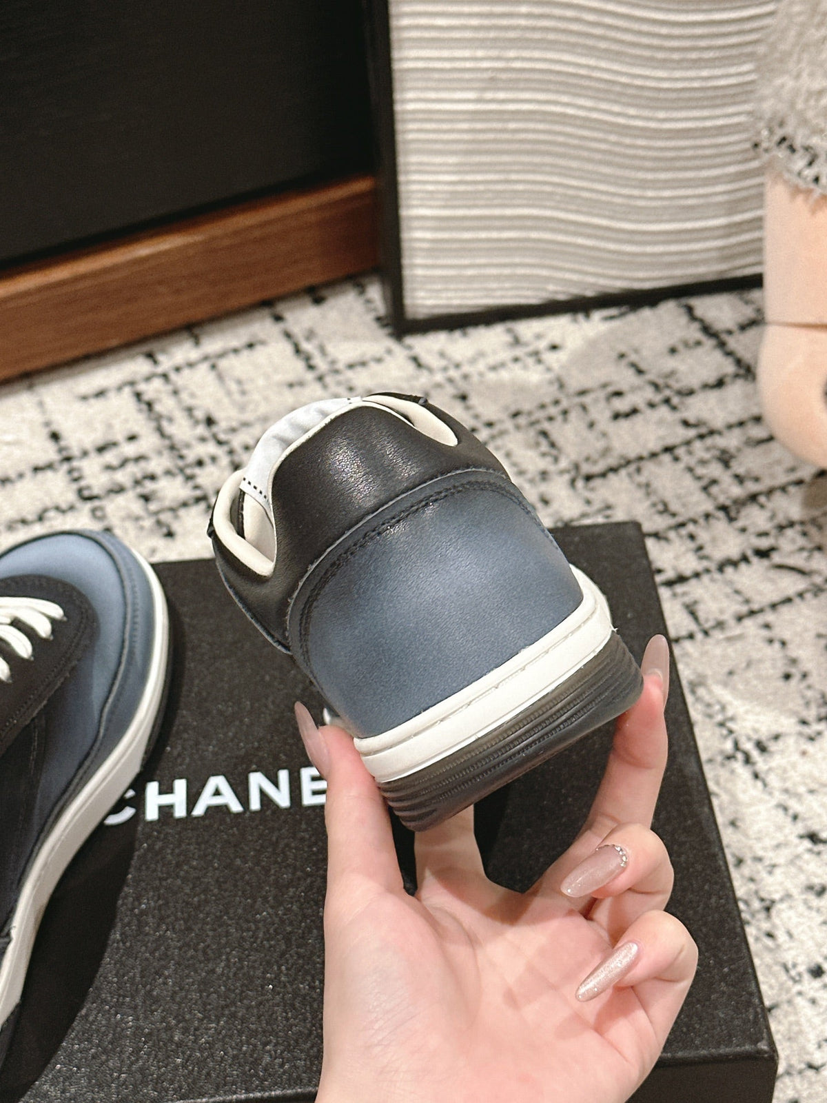 SNEAKER IN BLACK MIX COOL GRAY HAND-POLISHED CALFSKIN 977825