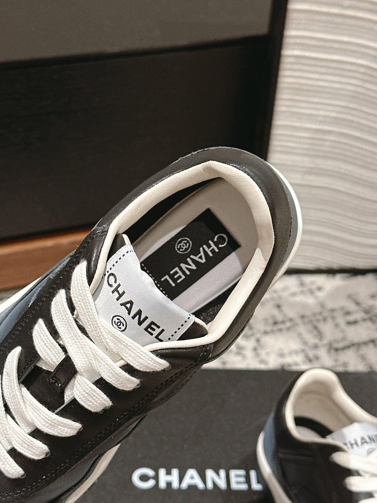 SNEAKER IN BLACK MIX COOL GRAY HAND-POLISHED CALFSKIN 977825