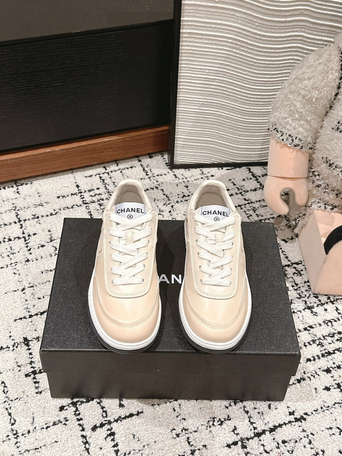 SNEAKER IN BISQUE BEIGE HAND-POLISHED CALFSKIN 977827