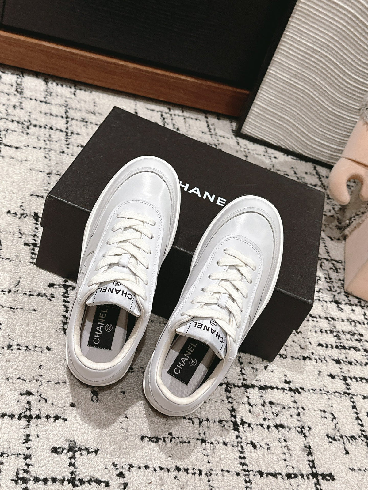 SNEAKER IN WHITE HAND-POLISHED CALFSKIN 977831