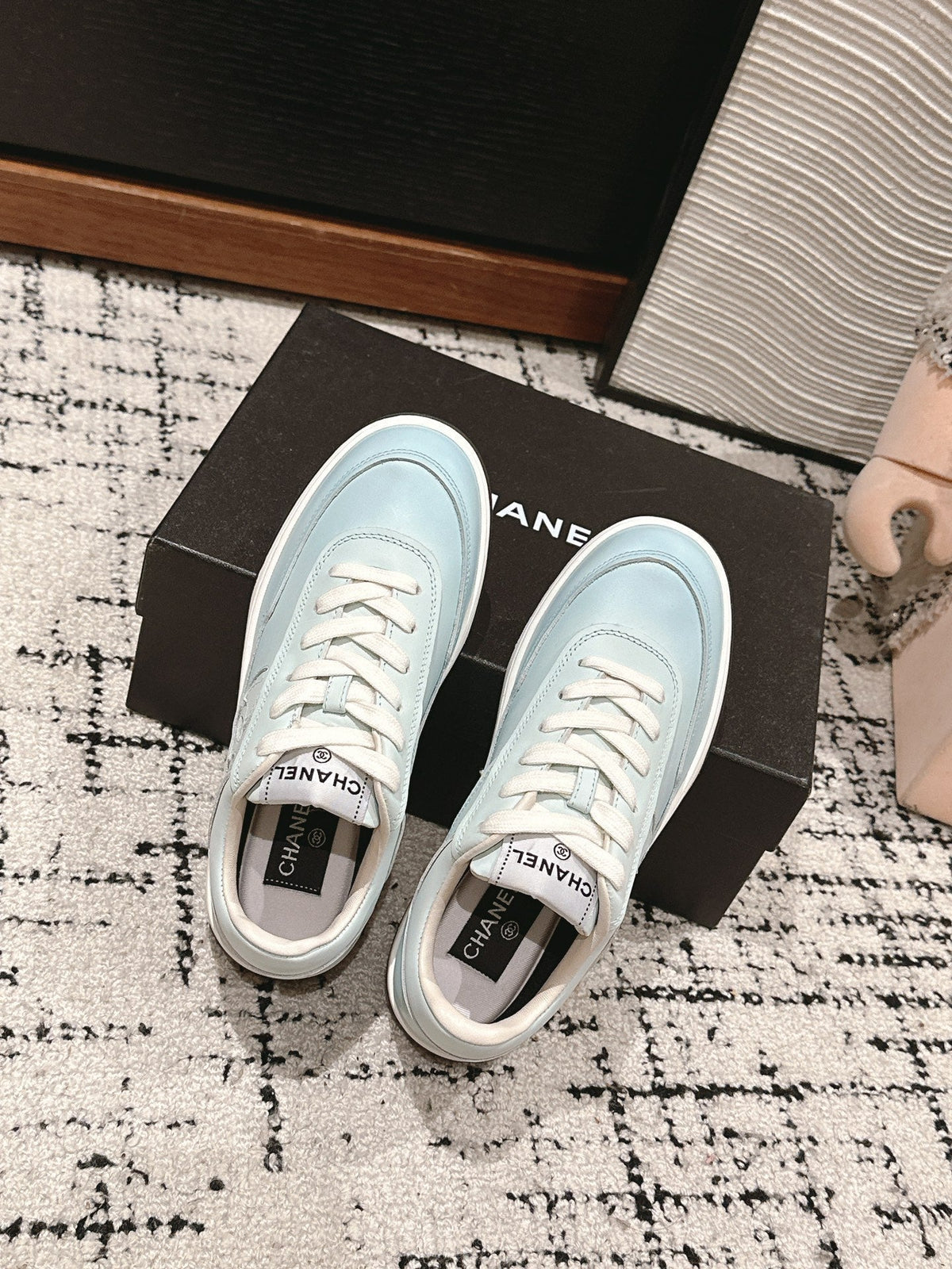 SNEAKER IN BLUE PASTEL HAND-POLISHED CALFSKIN 977829