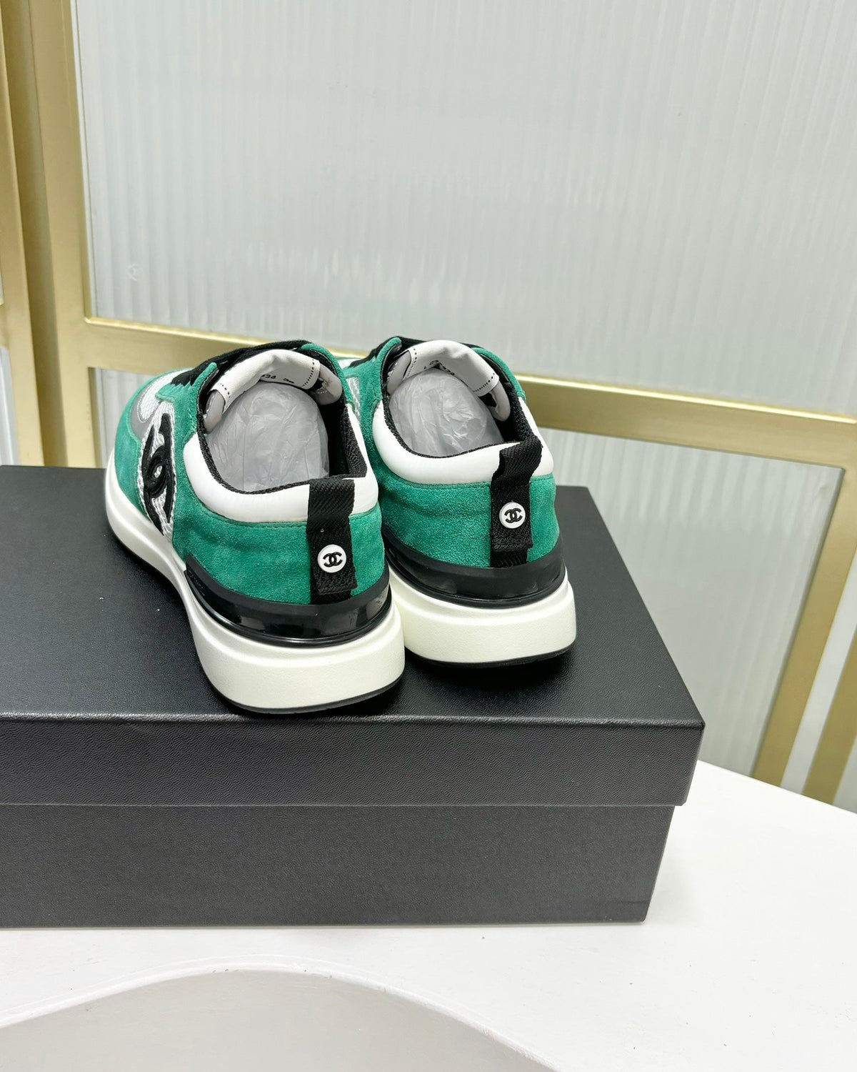SNEAKER IN JADE GREEN SUEDE AND GREY BREATHABLE MESH
