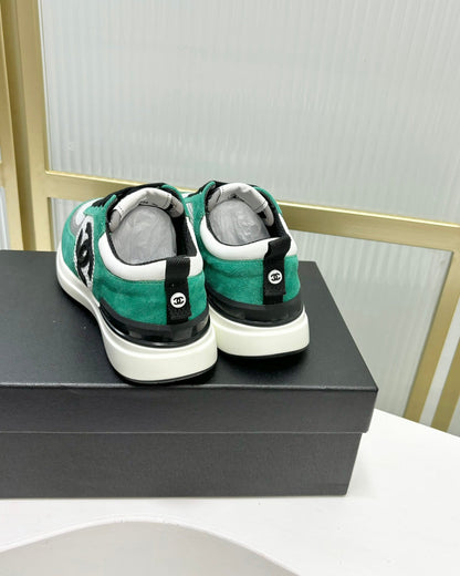 SNEAKER IN JADE GREEN SUEDE AND GREY BREATHABLE MESH