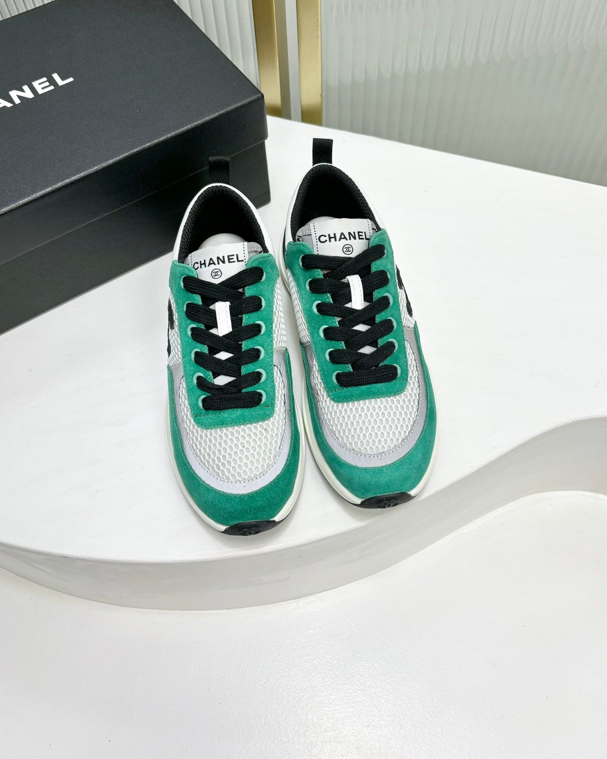 SNEAKER IN JADE GREEN SUEDE AND GREY BREATHABLE MESH