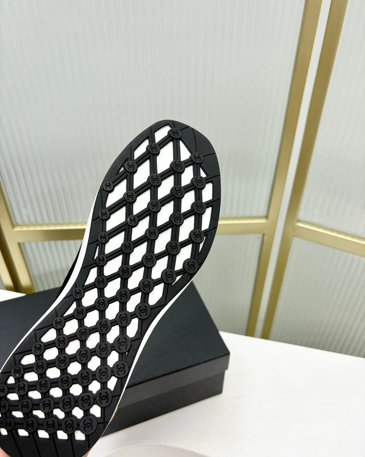 SNEAKER IN BLACK SUEDE AND BREATHABLE MESH