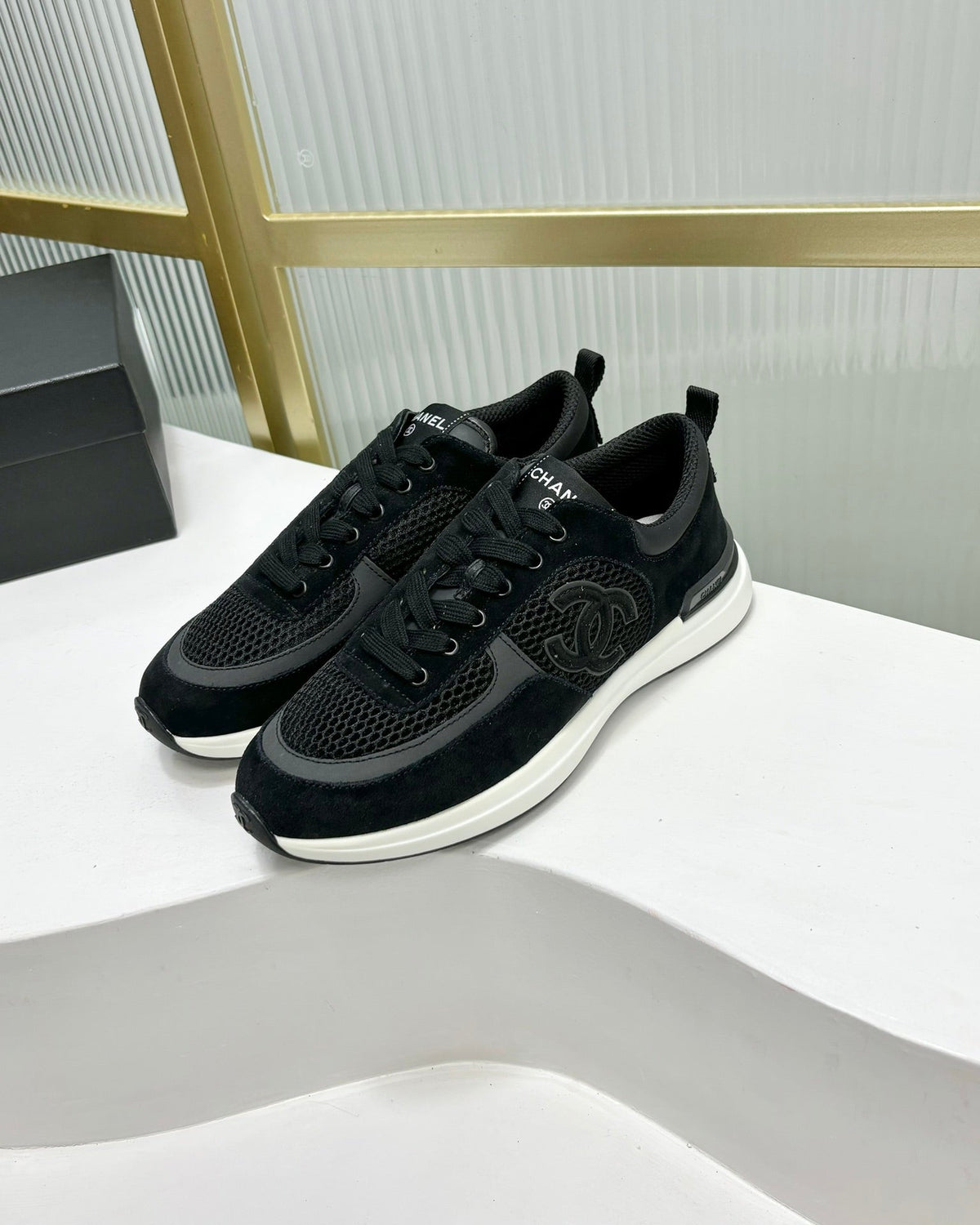 SNEAKER IN BLACK SUEDE AND BREATHABLE MESH